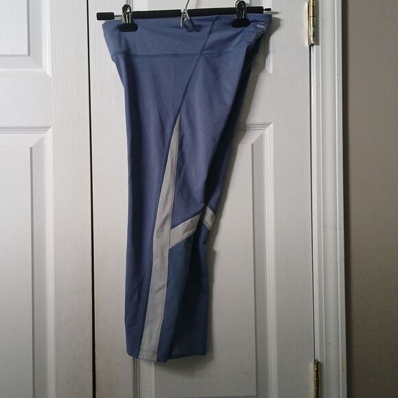 UNDER ARMOUR WOMENS HEATGEAR COMPRESSION MILEAGE GRAPHIC CAPRI BLUE Sz M NWOT - Picture 8 of 10